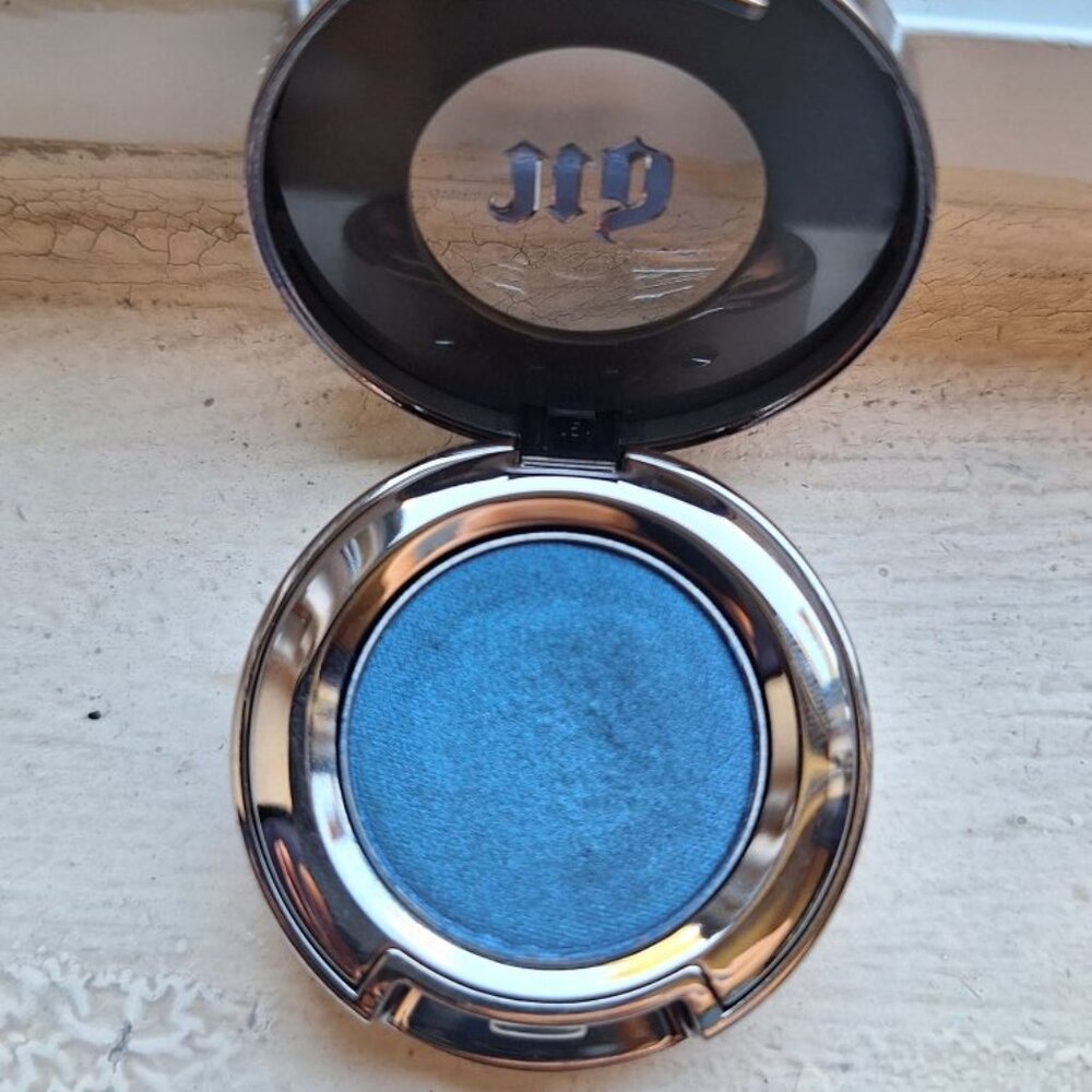 🌟 Urban Decay Single Eyeshadow – Evidence (Swatched Only) 🌟